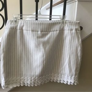 Attyre size 10  petite beige and white skort